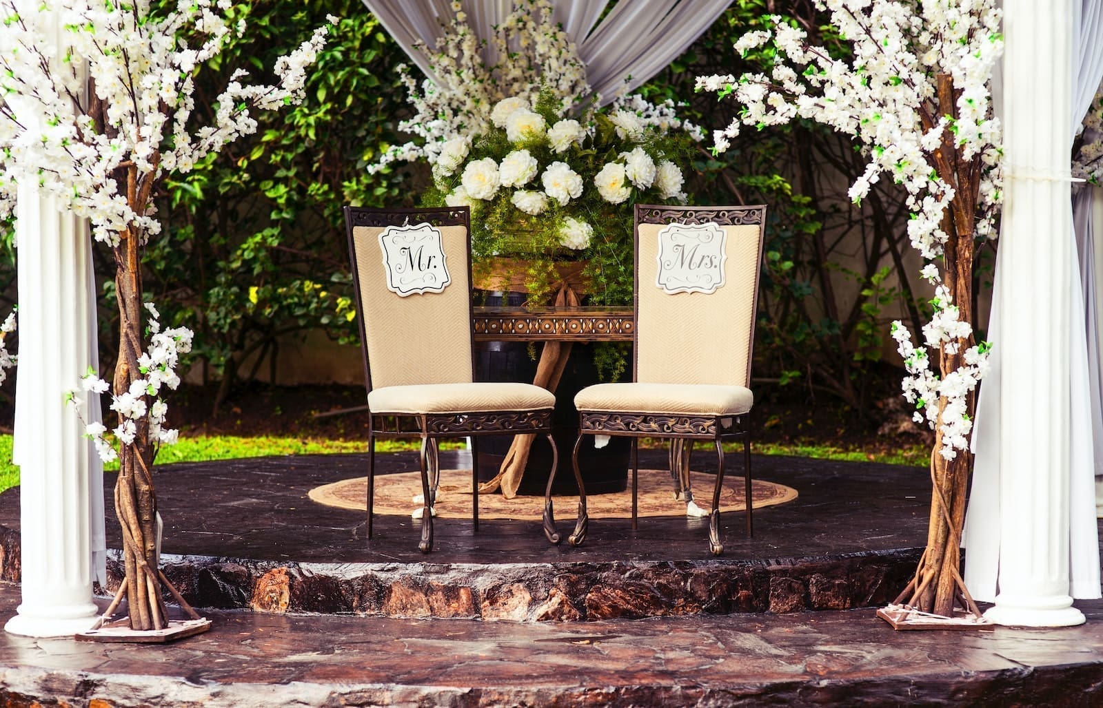 Le Jeu des Adjectifs Mariage: Un Divertissement Inoubliable pour Votre Grand Jour