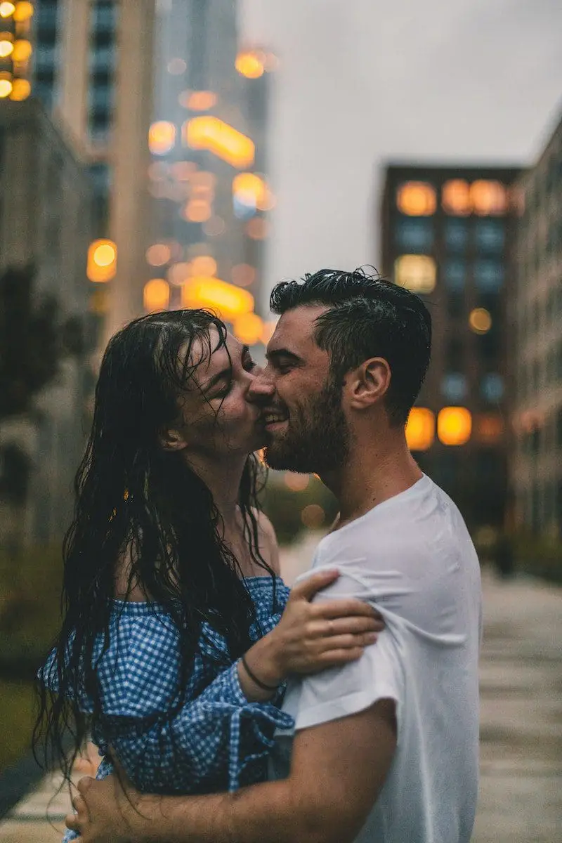 Que faire quand il pleut en couple ? Des idées pour profiter de chaque goutte !