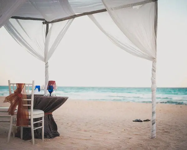 comment choisir lieu réception mariage ? La plage est un lieu à considérer